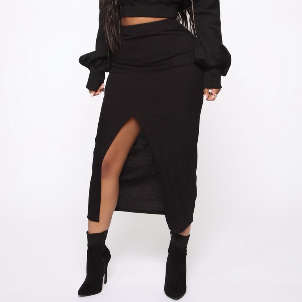 Black high waist ripped skirt w/slit